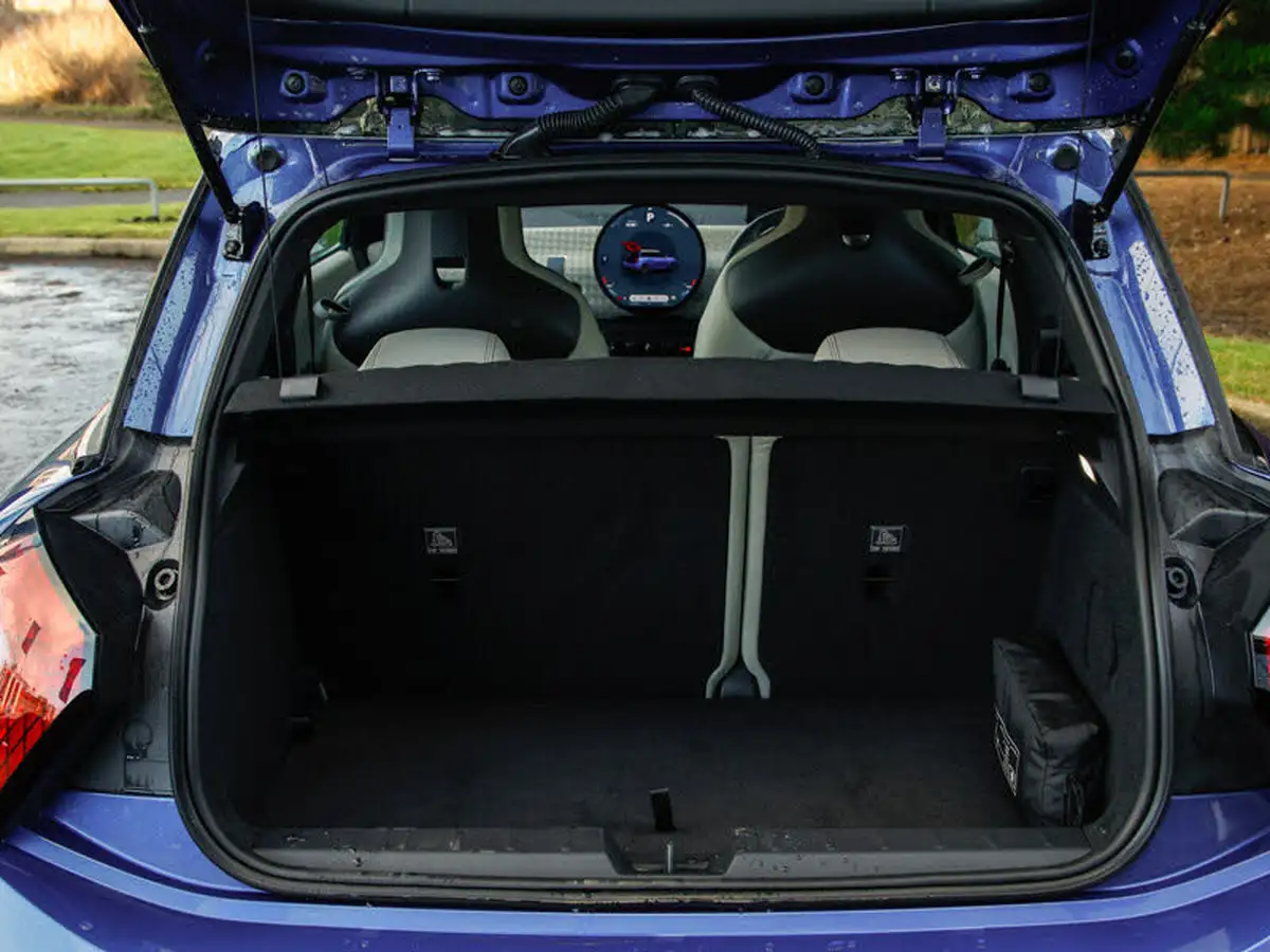 2024-mini-cooper-e-cooper-e-exclusive-big-12