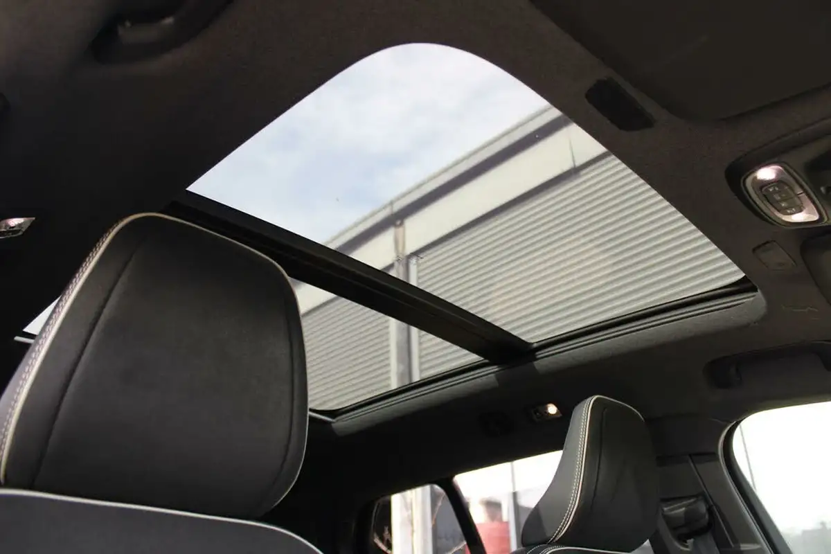 2020-volvo-xc40-20-t5-r-design-big-19
