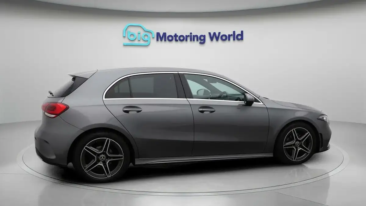 2020-mercedes-benz-a-class-20d-a200d-amg-line-hatchback-5d-big-8