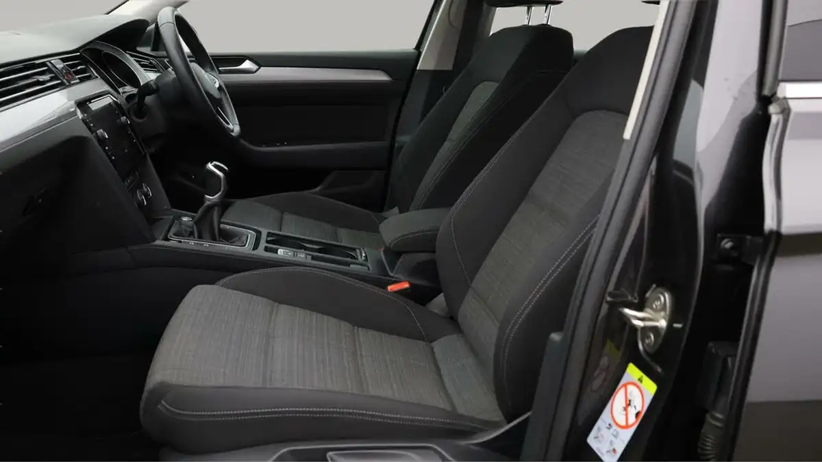 2021-volkswagen-passat-20tdi-se-nav-150ps-estate-5d-big-13