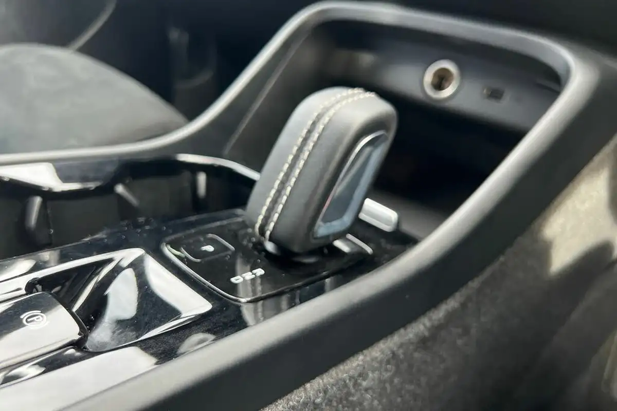 2021-volvo-xc40-15-t4-r-design-208bhp-big-12