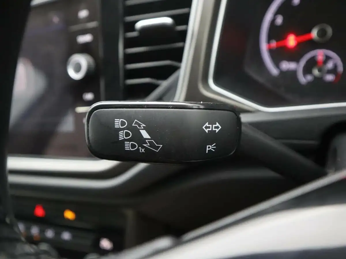 2019-volkswagen-t-roc-10-tsi-se-big-32