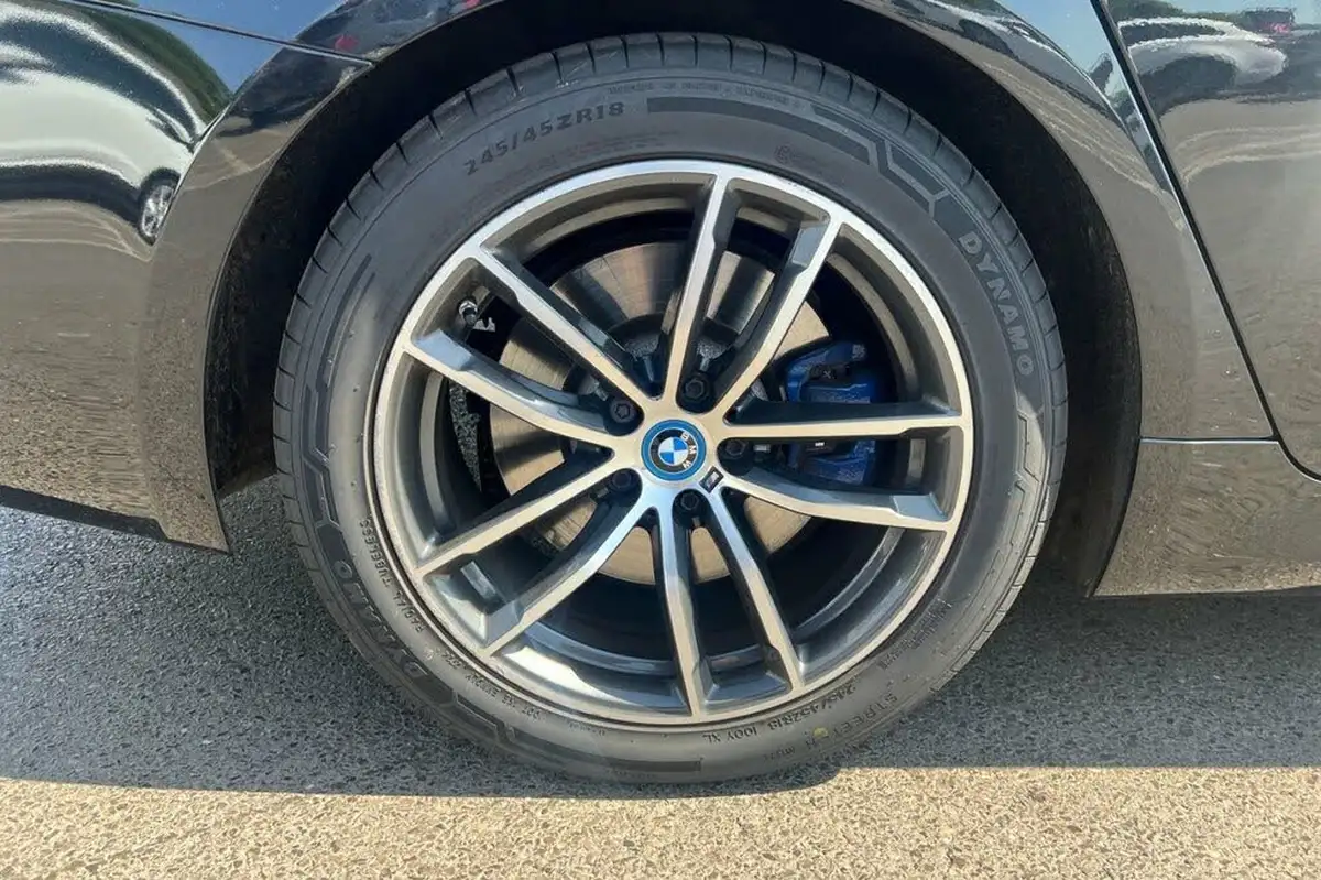 2022-bmw-5-series-20-530e-m-sport-touring-5d-big-47
