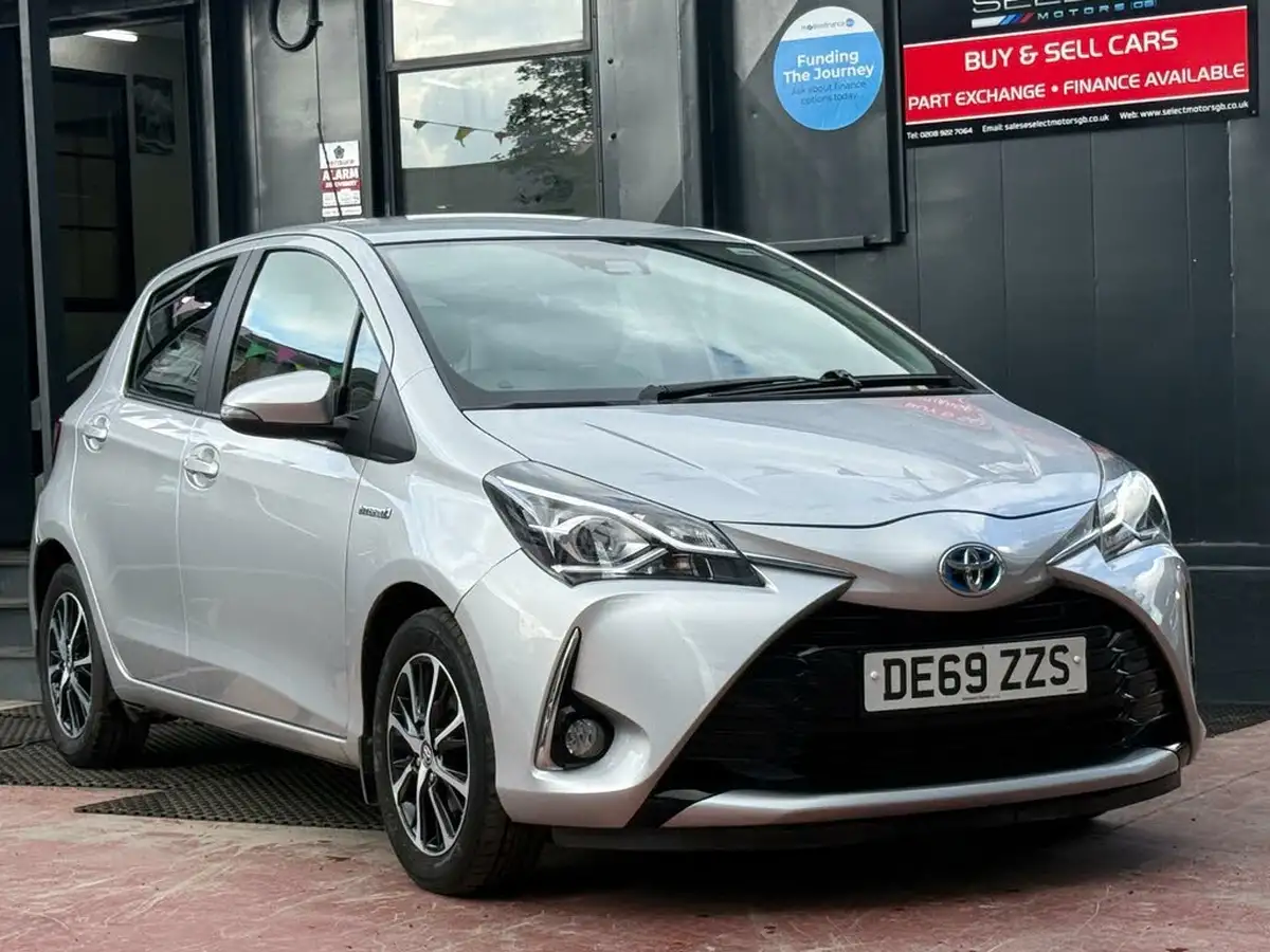2019-toyota-yaris-15-vvt-i-icon-tech-98bhp-hybrid-1497cc-e-cvt-big-0