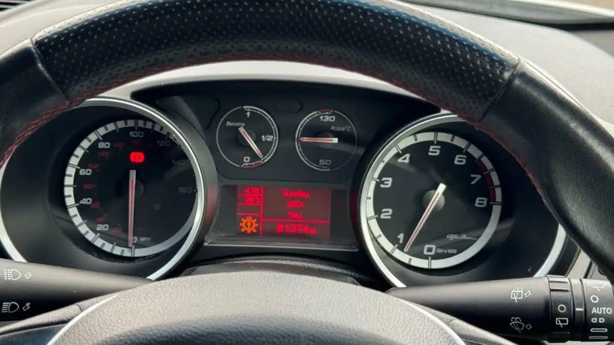 2014-alfa-romeo-giulietta-14-exclusive-big-27