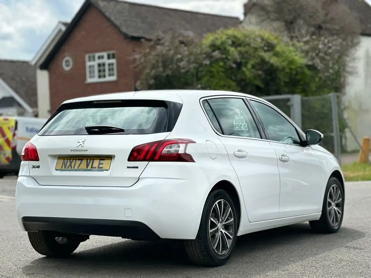 2017-peugeot-308-16-bluehdi-allure-big-19