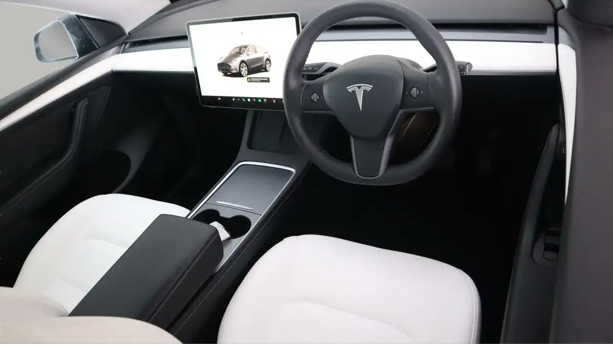 2022-tesla-model-y-e-long-range-big-9