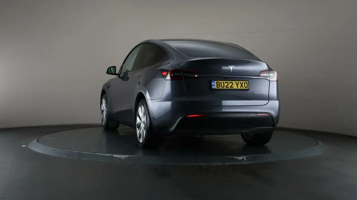 2022-tesla-model-y-e-long-range-big-49