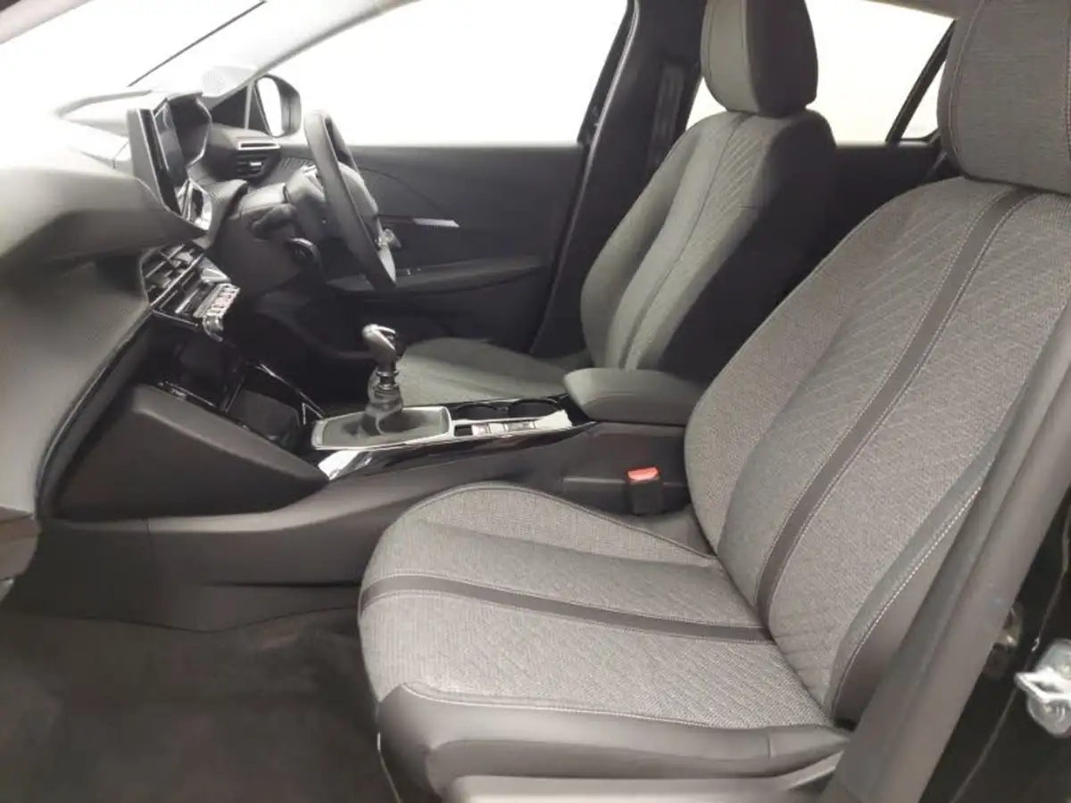2024-peugeot-208-12-puretech-allure-big-4