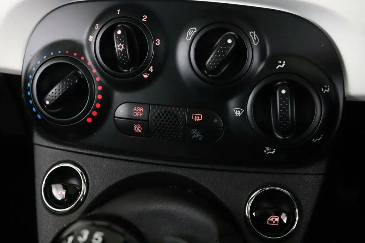 2021-fiat-500-10-dolcevita-big-23