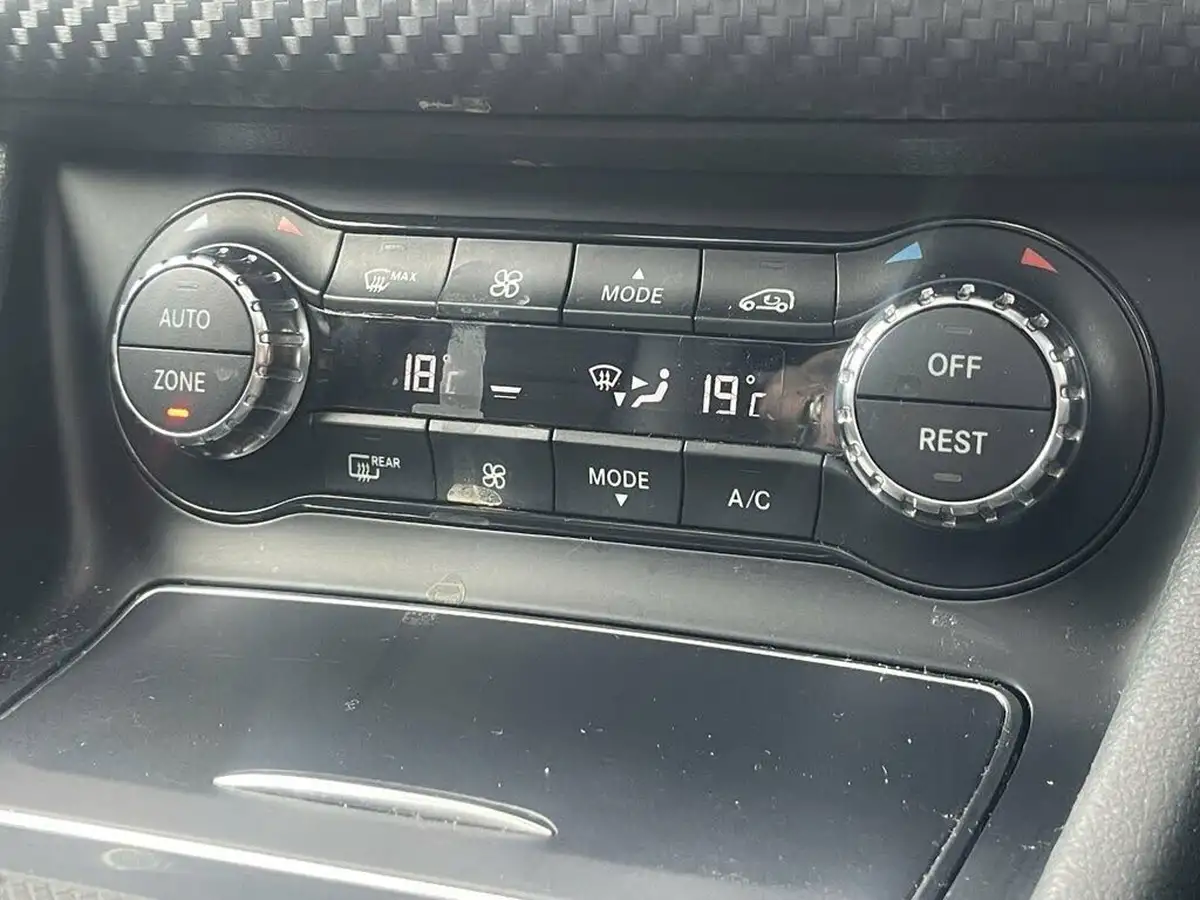 2018-mercedes-benz-a-class-21d-a200d-amg-line-premium-plusss-7g-dct-big-30