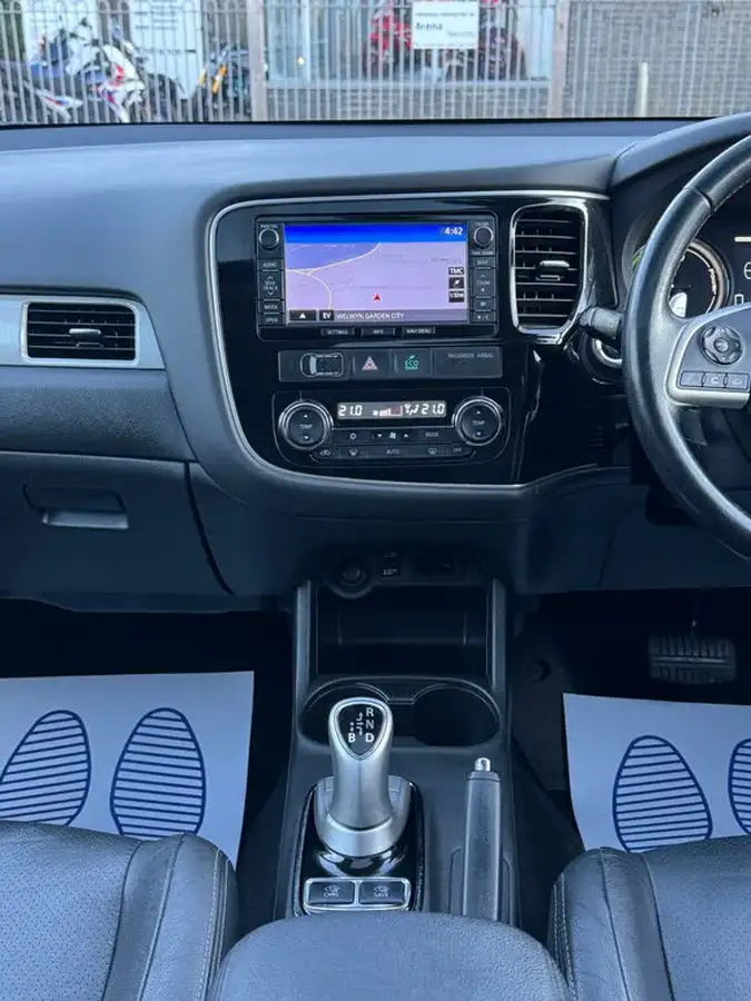 2014-mitsubishi-outlander-20-gx4hs-big-2