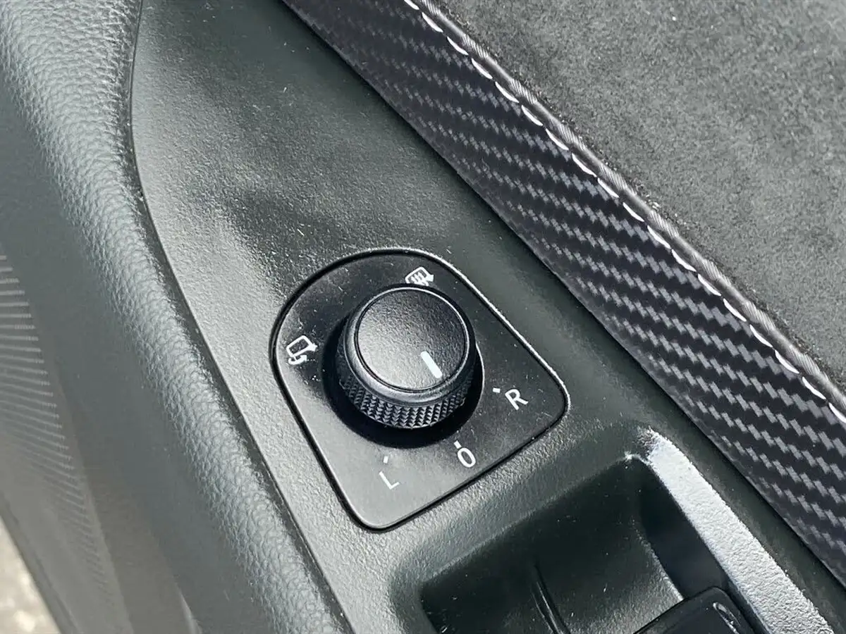 2019-seat-leon-20-tsi-cupra-300-ss-big-37