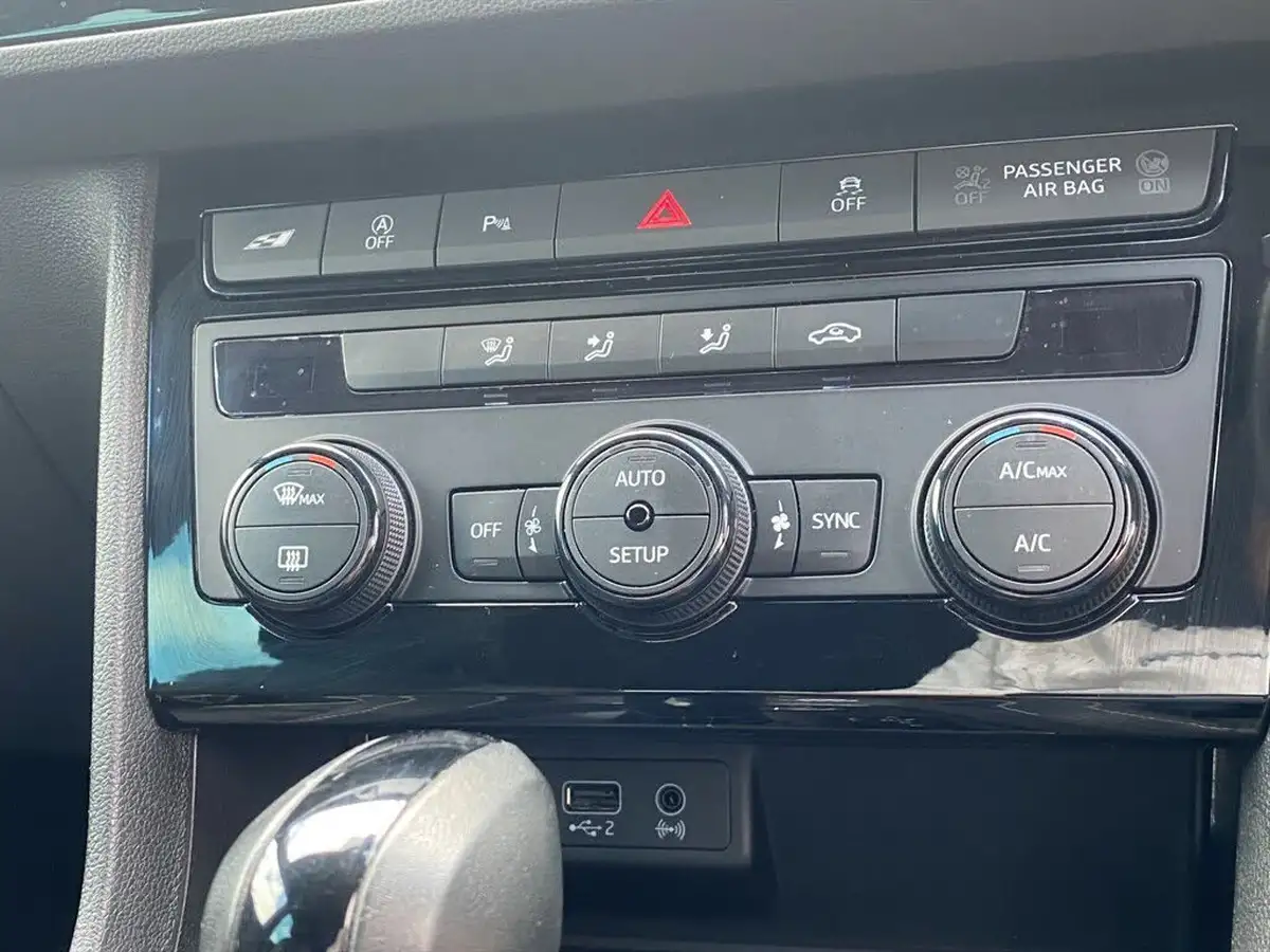 2019-seat-leon-20-tsi-cupra-300-ss-big-13