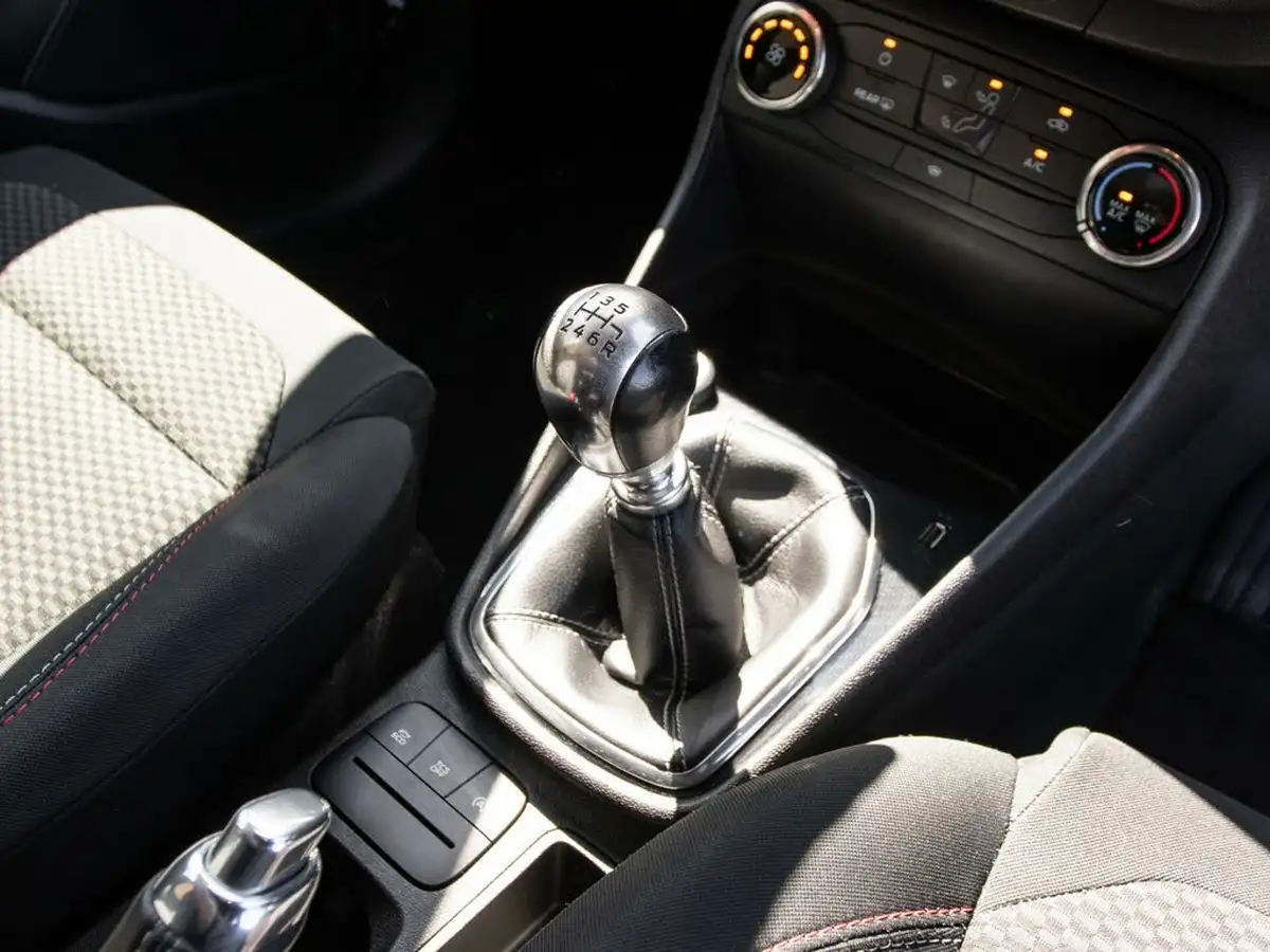 2018-ford-fiesta-10t-st-line-140ps-5d-big-27