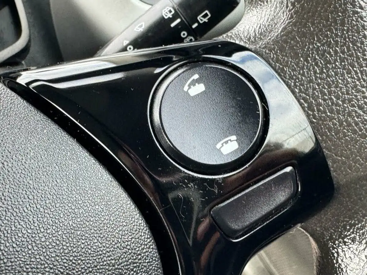 2016-citroen-c1-10-vti-airscape-feel-5d-big-23