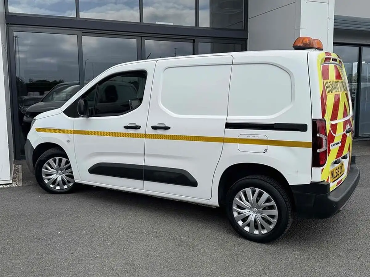 2019-peugeot-partner-15-bluehdi-1000-professional-100ps-eu6dt-panel-big-19
