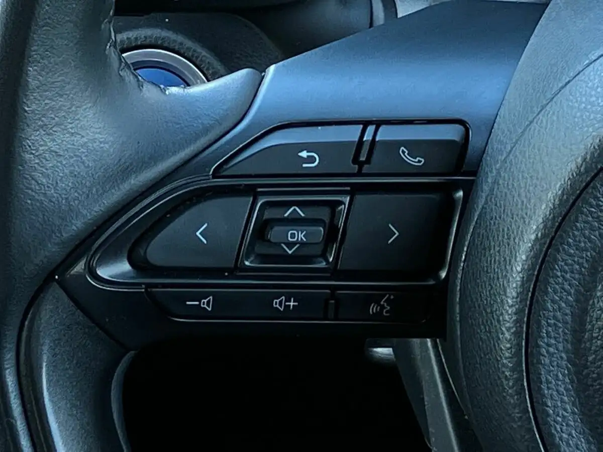 2021-toyota-yaris-cross-15-vvt-i-premiere-edition-awd-i-big-18