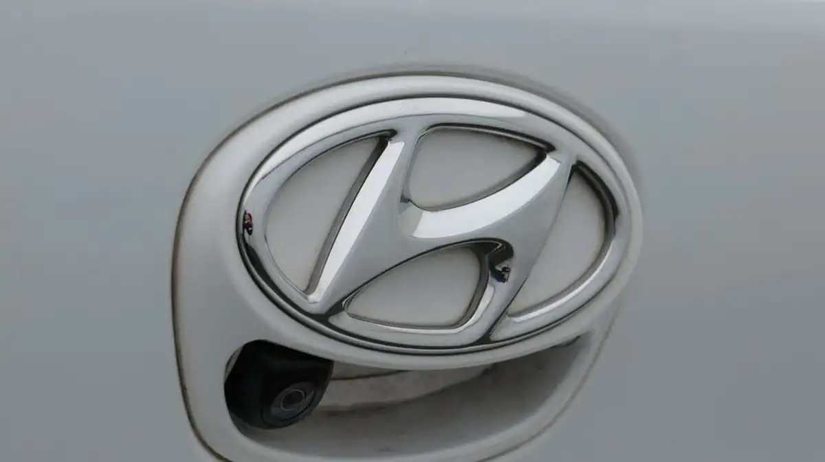 2021-hyundai-ioniq-e-premium-se-electric-100kw-big-22