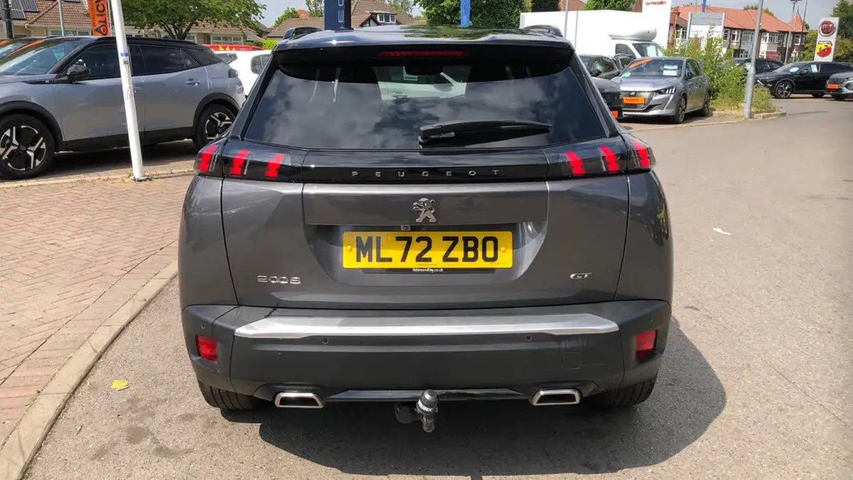 2022-peugeot-2008-suv-12-puretech-gt-big-8