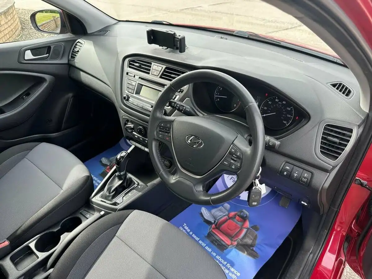 2017-hyundai-i20-14-se-auto-big-12
