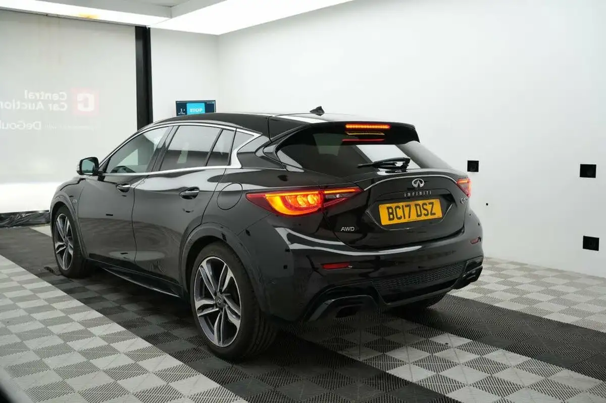 2017-infiniti-q30-22d-sport-awd-big-7