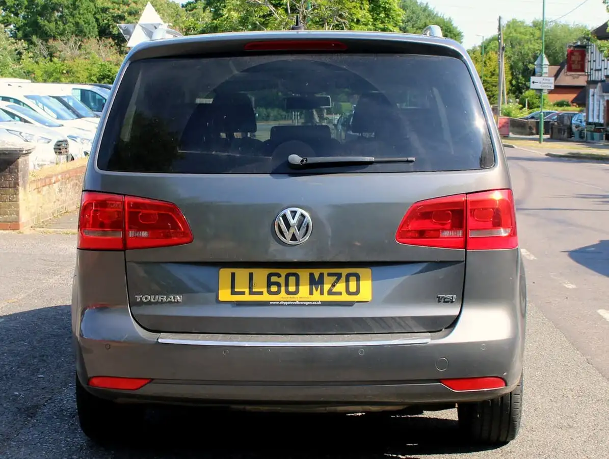 2010-volkswagen-touran-14-se-dsg-big-13