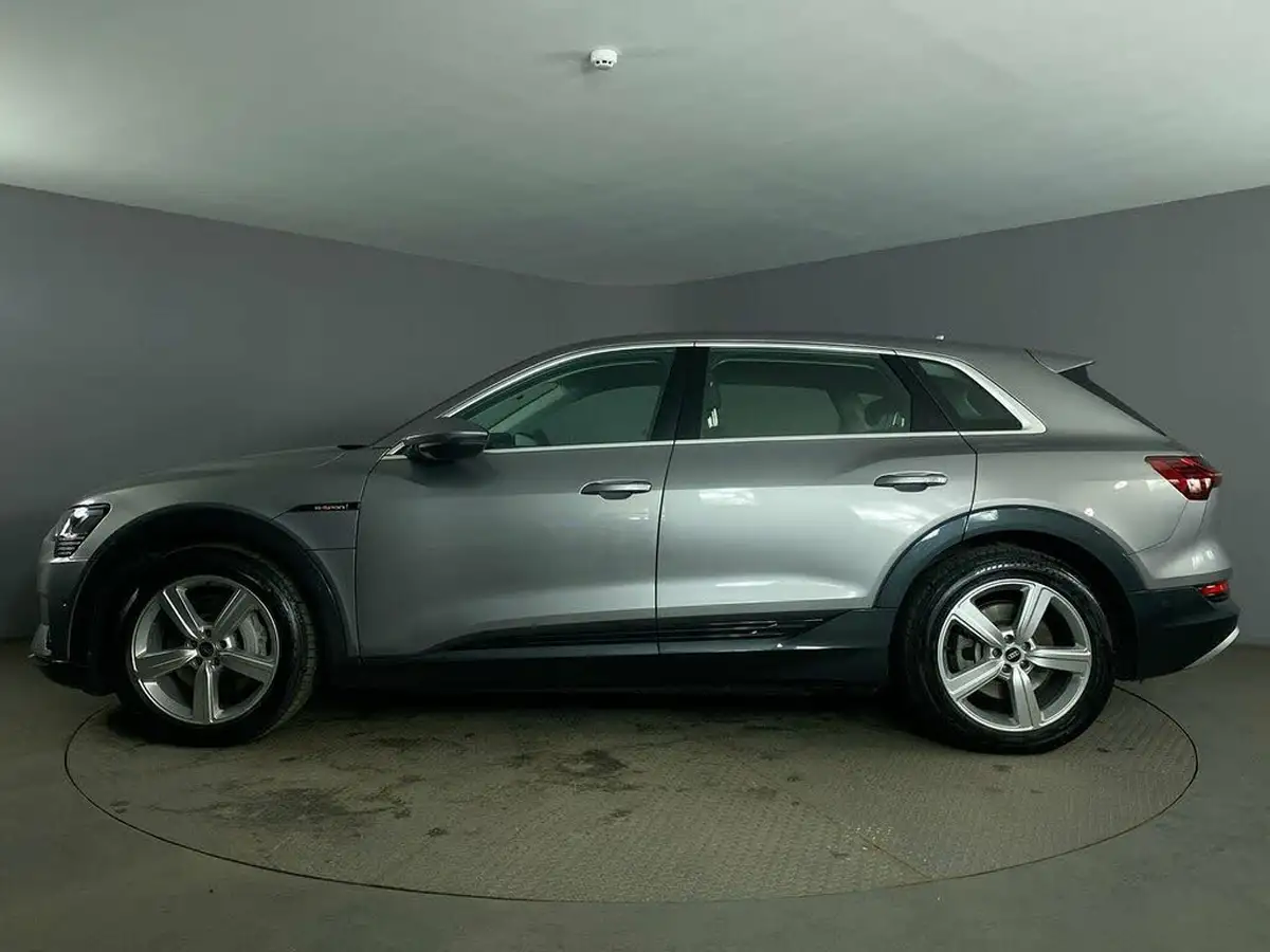 2022-audi-e-tron-55e-technik-station-wagon-big-4