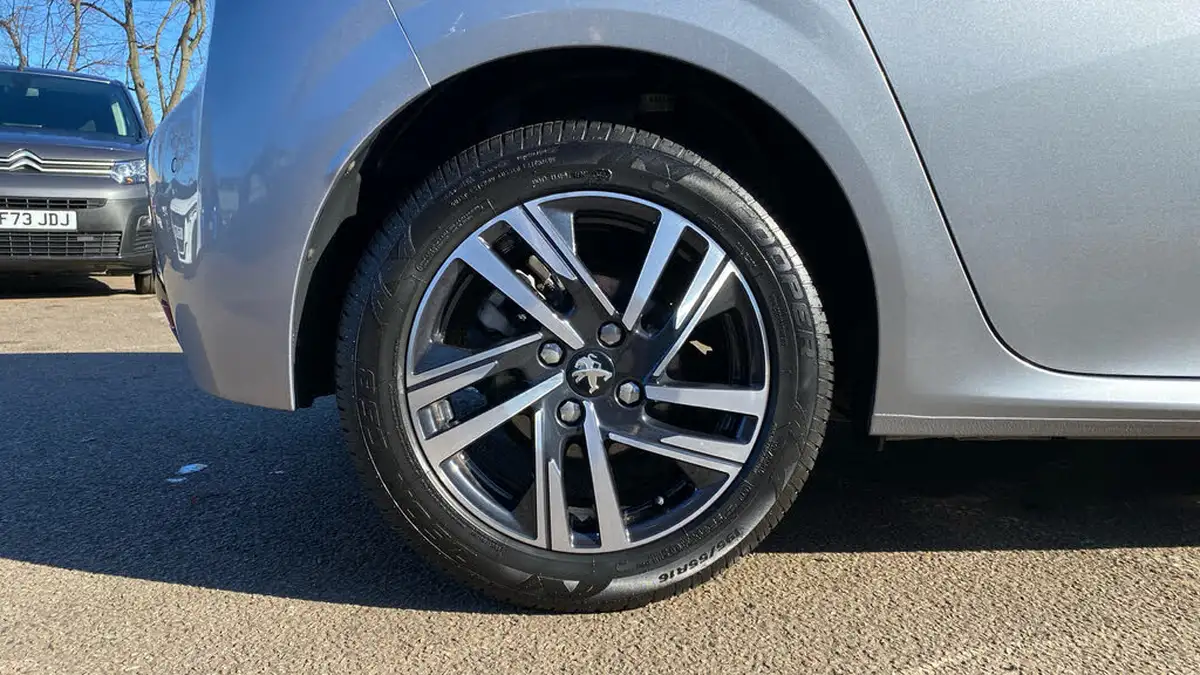 2021-peugeot-208-12-puretech-allure-premium-100bhp-big-15