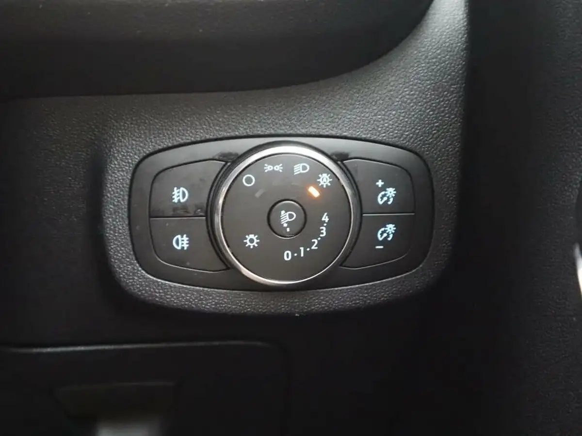 2022-ford-fiesta-10t-st-line-100ps-5d-big-37