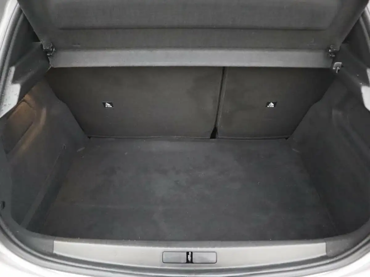 2023-peugeot-208-12-puretech-allure-premium-100ps-eat8-big-8