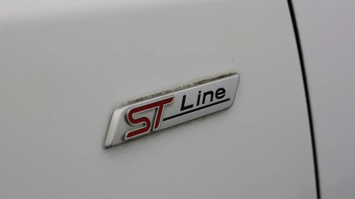 2019-ford-focus-10t-st-line-x-hatchback-big-19