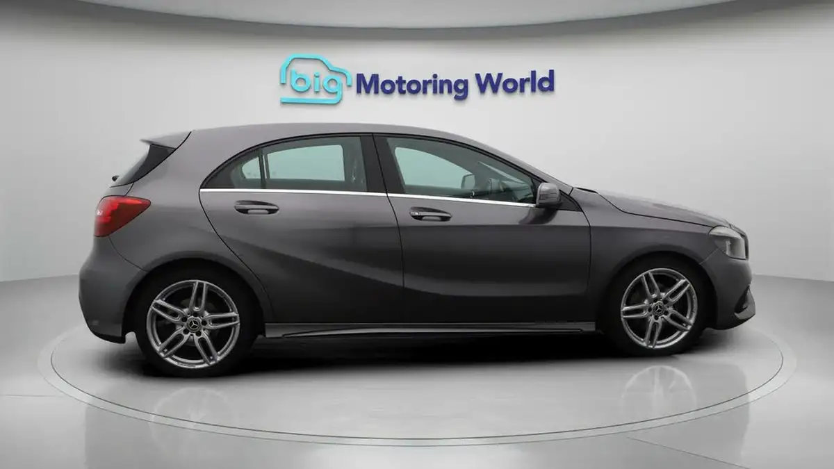 2018-mercedes-benz-a-class-16-a180-amg-line-ss-7g-dct-big-8