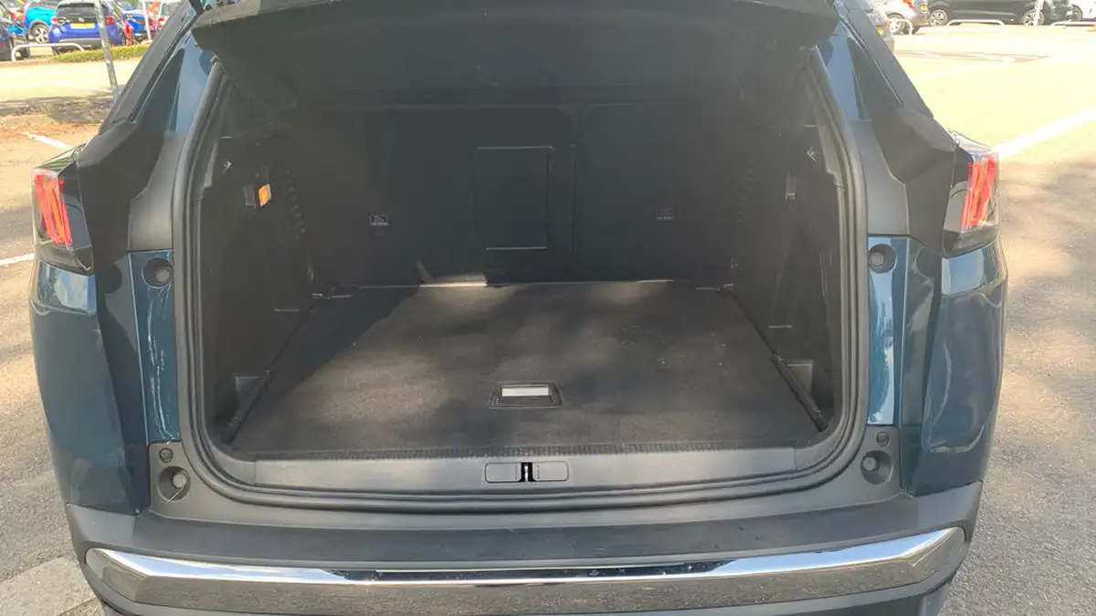 2022-peugeot-3008-suv-12-puretech-allure-premium-eat8-big-18