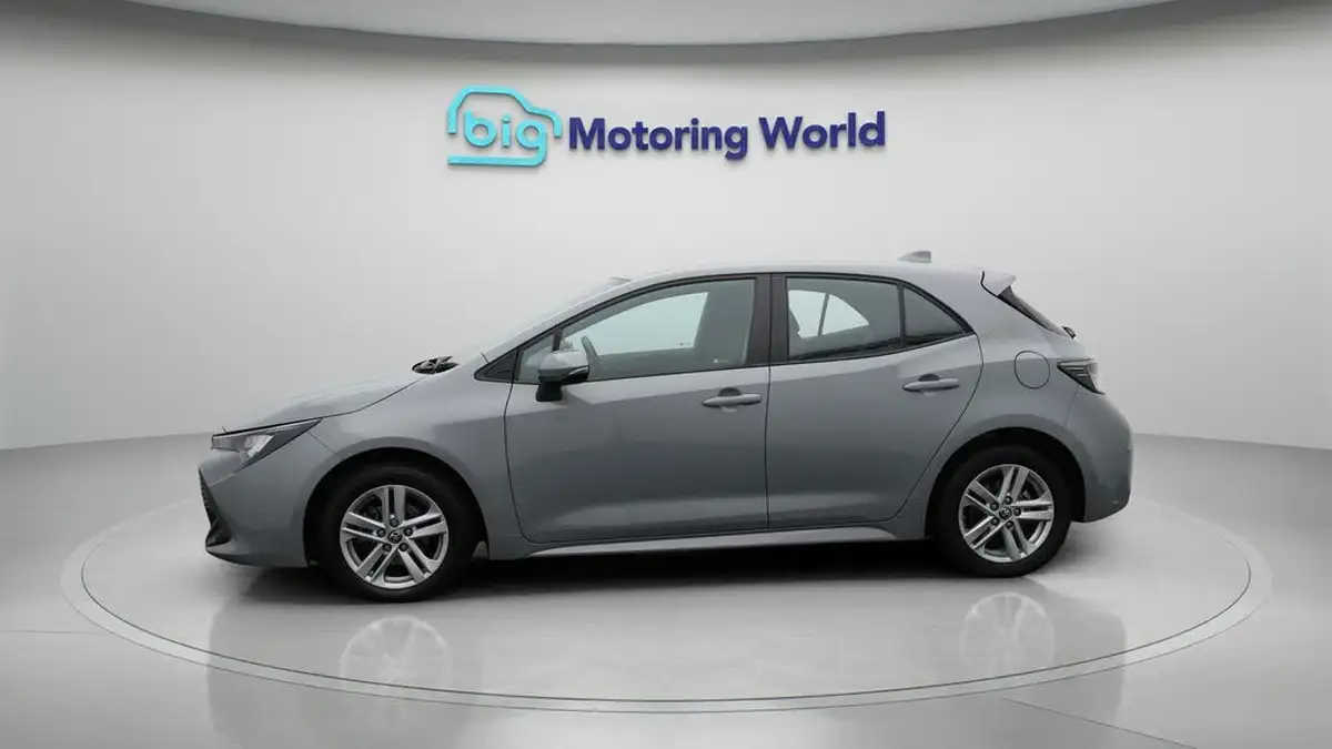 2022-toyota-corolla-18-vvt-i-icon-120bhp-trk-hatchback-5d-big-4