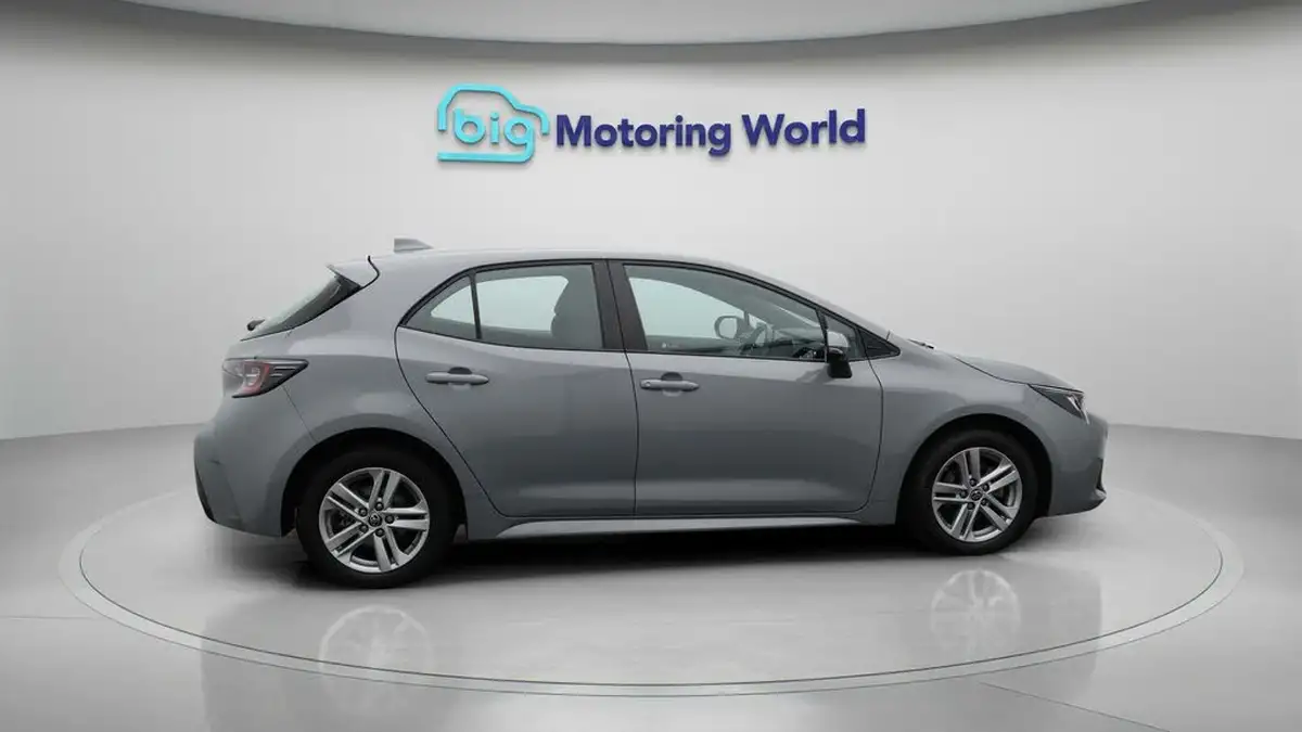 2022-toyota-corolla-18-vvt-i-icon-120bhp-trk-hatchback-5d-big-8