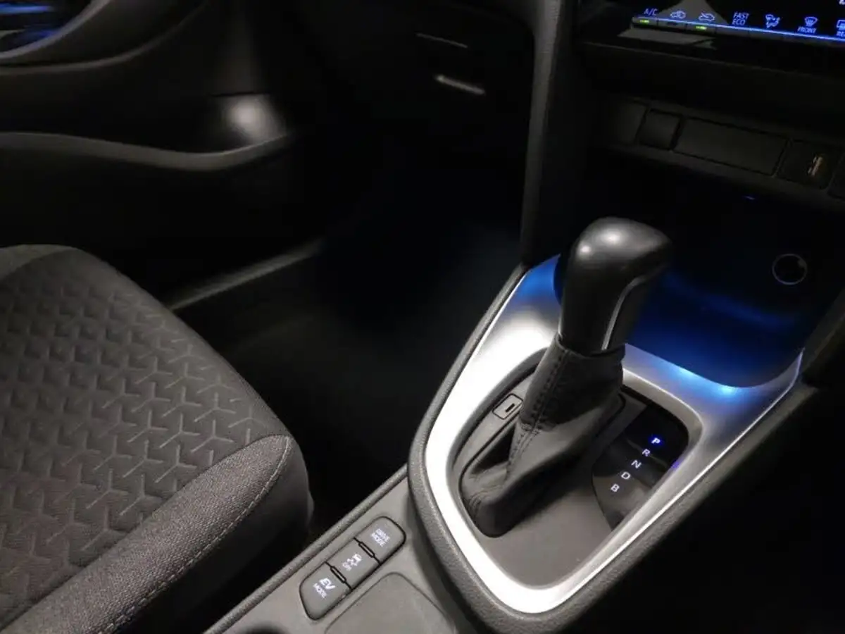 2022-toyota-yaris-cross-15-vvt-i-design-big-17
