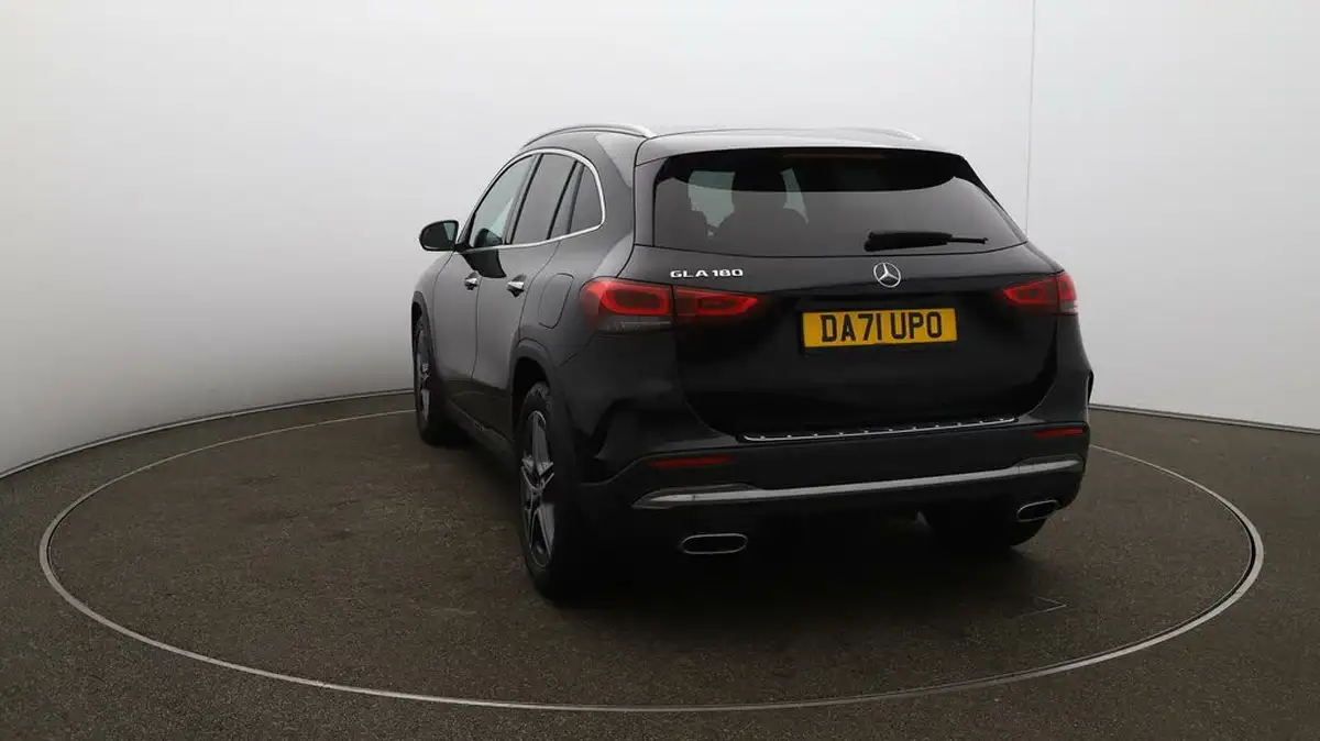 2022-mercedes-benz-gla-class-13-gla-180-amg-line-premium-big-51