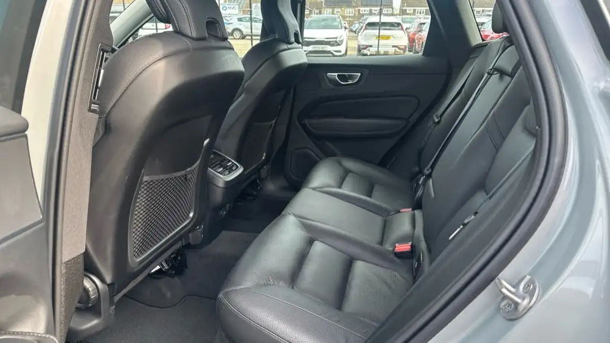 2023-volvo-xc60-20td-b4-plus-big-9