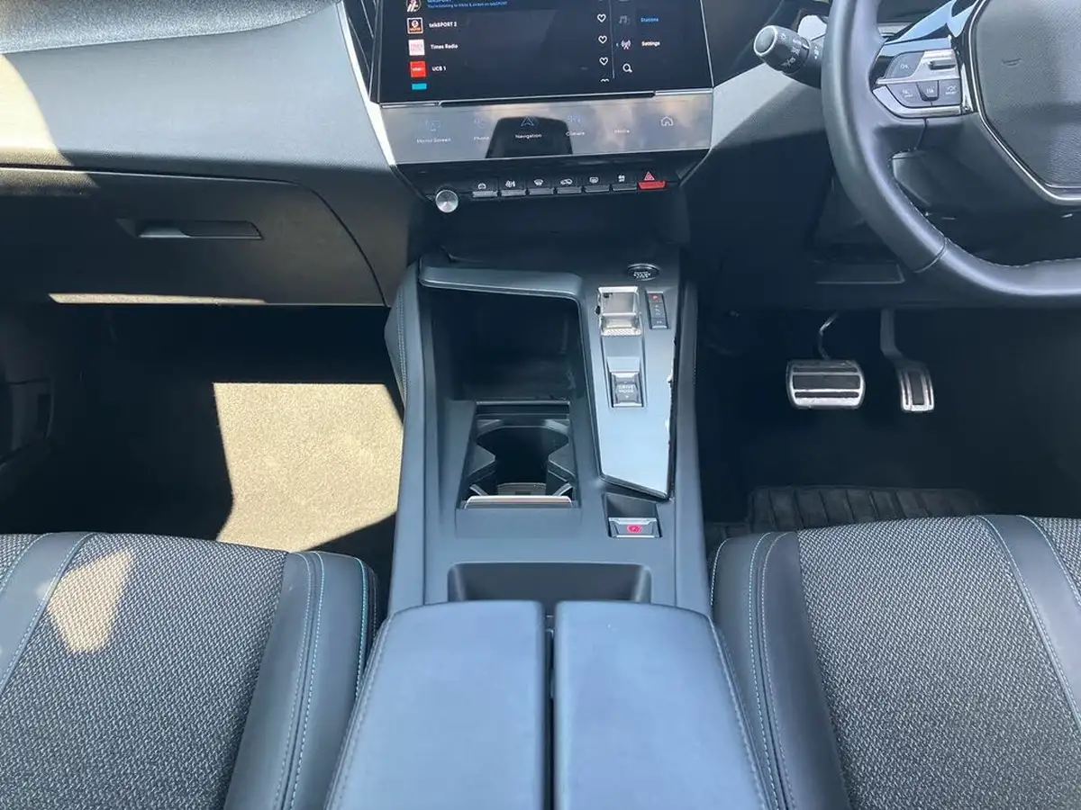 2022-peugeot-308-sw-12-puretech-allure-premium-station-wagon-eat8-big-19