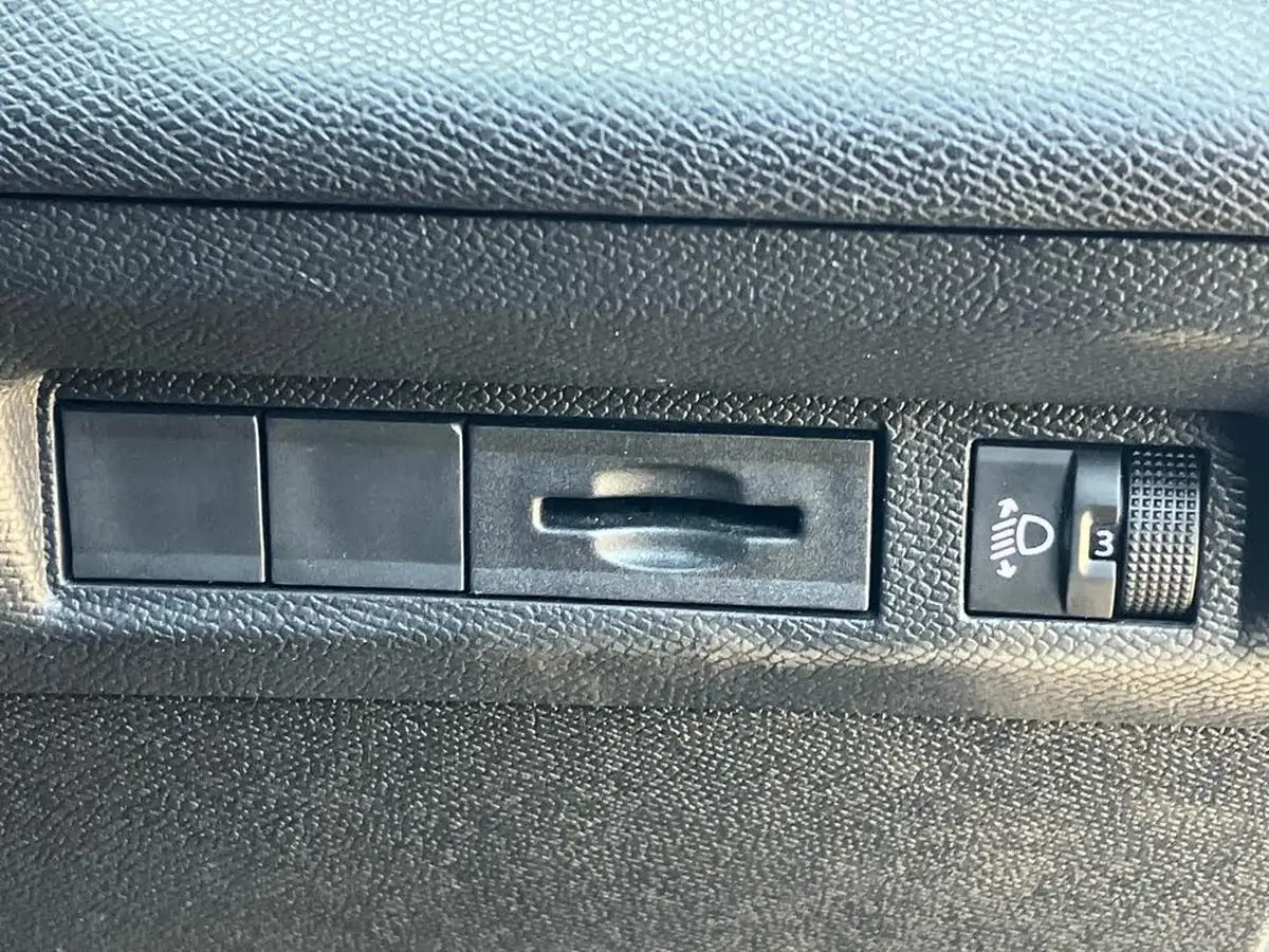 2022-peugeot-308-sw-12-puretech-allure-premium-station-wagon-eat8-big-43