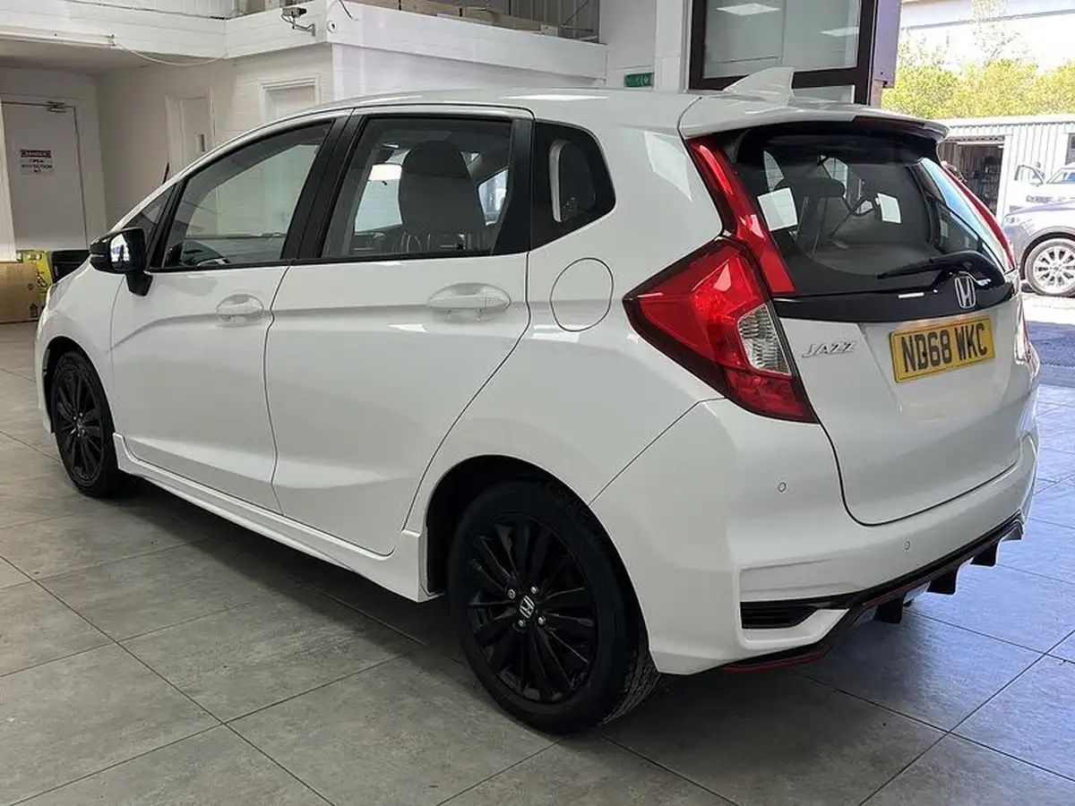 2018-honda-jazz-15-i-vtec-sport-big-5