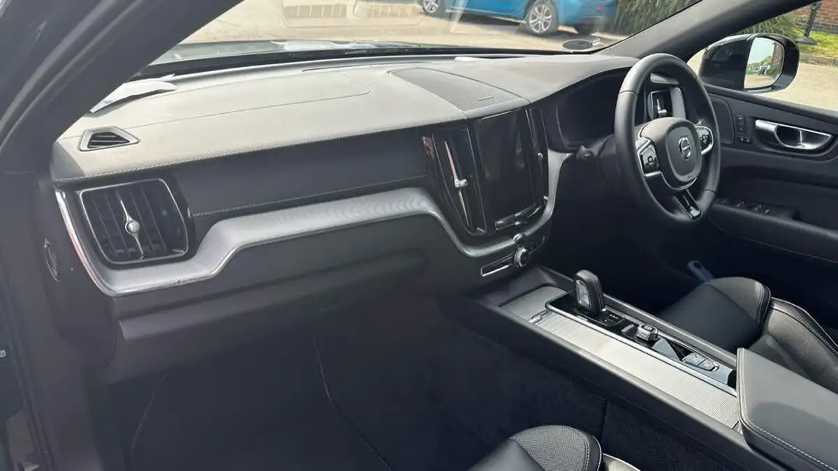 2022-volvo-xc60-20-t8-r-design-pro-455bhp-plug-in-hybrid-big-3