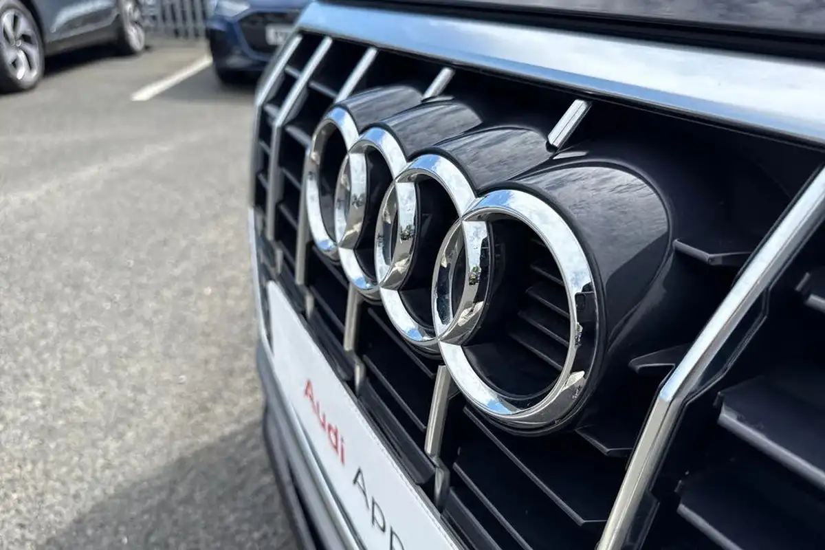 2019-audi-q3-20-40-tfsi-s-line-big-24
