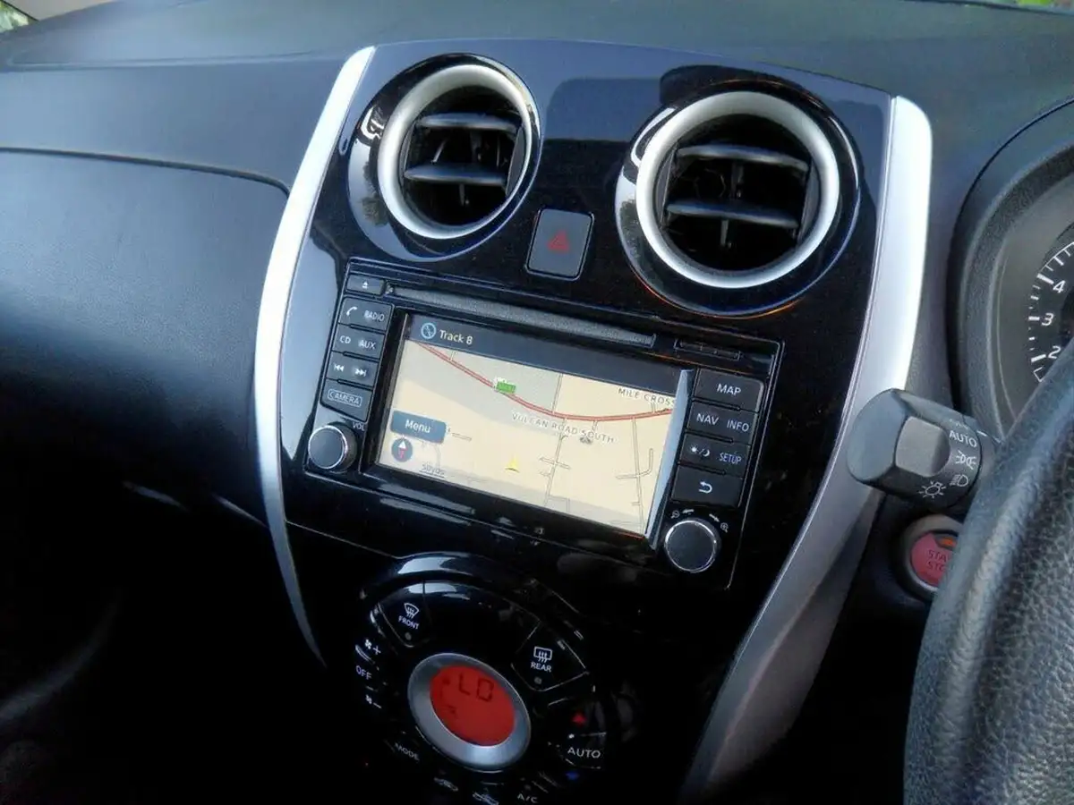 2015-nissan-note-12-tekna-big-65