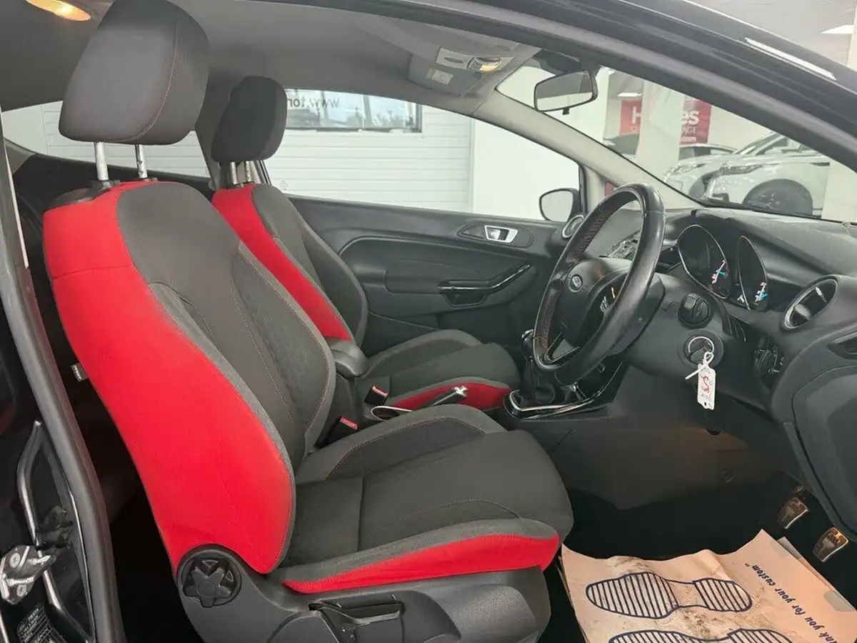 2015-ford-fiesta-10-zetec-s-black-edition-big-22