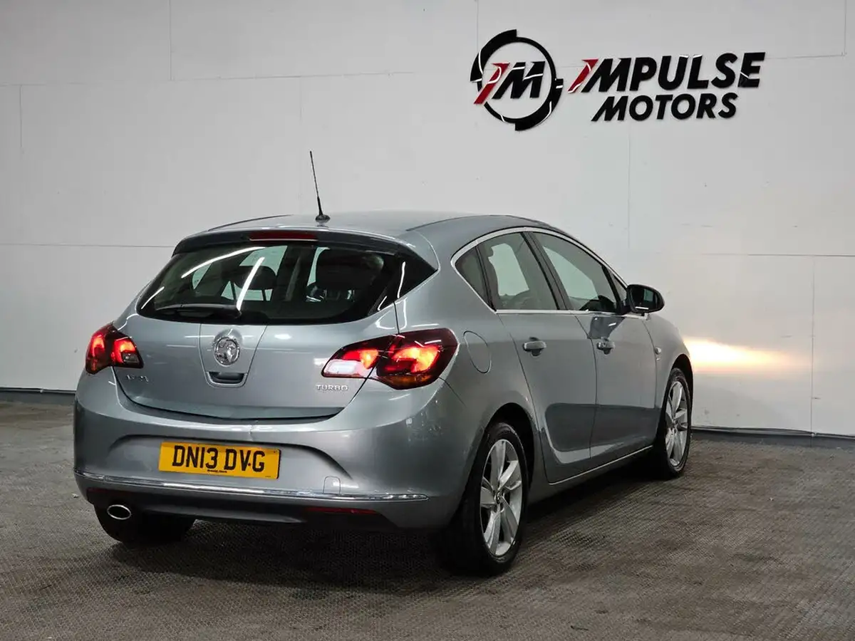 2013-vauxhall-astra-14-sri-turbo-140ps-1364cc-big-5