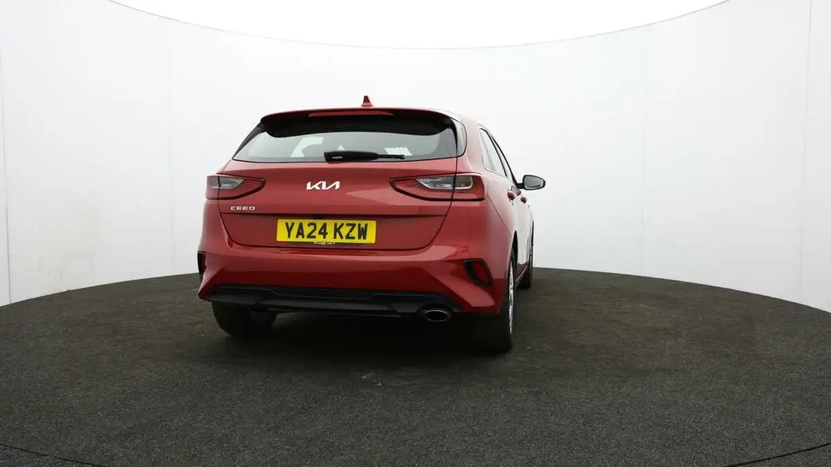 2024-kia-ceed-15-t-gdi-2-138bhp-hatchback-big-69