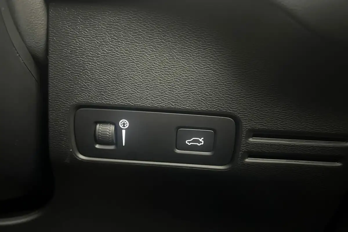 2021-volvo-xc40-20-b4-momentum-197bhp-awd-geartronic-big-32