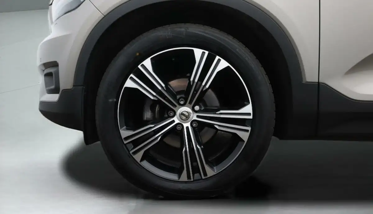 2020-volvo-xc40-20td-d3-inscription-pro-big-18